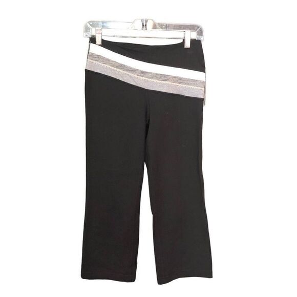 Lululemon Groove Crop Black/White/Space Gray Size 6 - Picture 1 of 4
